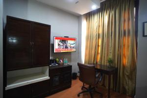 TV a/nebo společenská místnost v ubytování The Corus Hotel