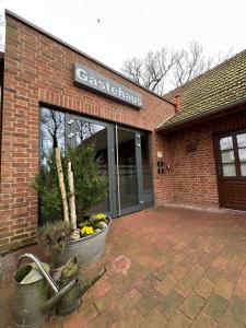 a store front of a brick building with a sign at Ferienwohnung Bussjans Hof in Dinklage +2 photos
