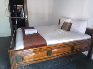 سرير أو أسرّة في غرفة في Oda Bungalows