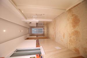 Kuchyň nebo kuchyňský kout v ubytování Hotel Elevate Suites Near Delhi Airport WITH- Free Airport Drop