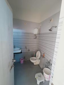 Koupelna v ubytování fully furnished PG in vadodara