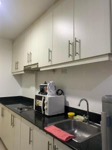 Kuchyň nebo kuchyňský kout v ubytování Estelle Ballentos staycation