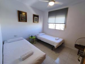 A bed or beds in a room at Townhouse with bbq and pools - Costa Hispania