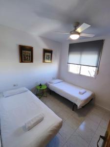 A bed or beds in a room at Townhouse with bbq and pools - Costa Hispania