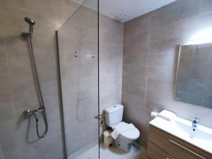 A bathroom at Townhouse with bbq and pools - Costa Hispania