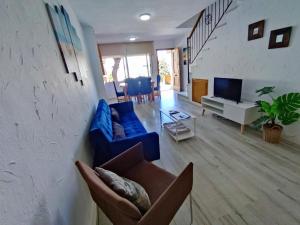 A television and/or entertainment centre at Townhouse with bbq and pools - Costa Hispania