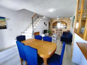 A seating area at Townhouse with bbq and pools - Costa Hispania