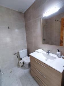 A bathroom at Townhouse with bbq and pools - Costa Hispania