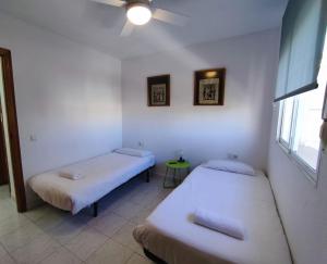 A bed or beds in a room at Townhouse with bbq and pools - Costa Hispania
