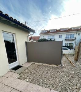 a large metal fence in front of a house at Maisonnette de l'Aiguillon in Arcachon
