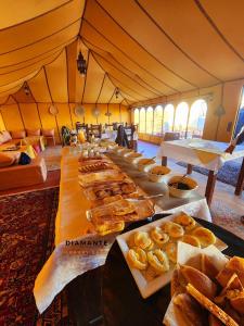 Jídlo v luxury tent nebo okolí