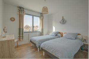 Postel nebo postele na pokoji v ubytování Maison de l'Aiguillon