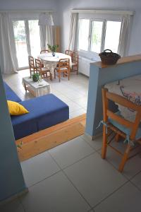 Фотография из галереи ΝΙRΑSΤΕRΟ - The house in the trees в городе Kalloní