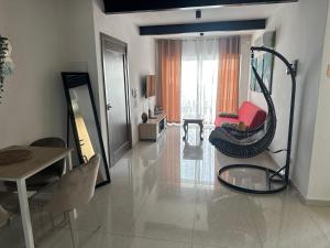 Телевизор и/или развлекательный центр в Cosy One-bedroom Penthouse +3 фотографии