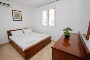 Postel nebo postele na pokoji v ubytování Aleksandra Apartments Utjeha