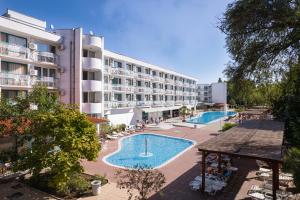 Bazén v ubytování Zefir Hotel nebo v jeho okolí