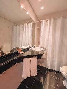 Um banheiro em Hotel Catedral Ski & Wellness