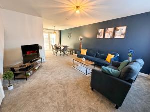 Posezení v ubytování 3br Home - Private Parking - Monthly Discounts