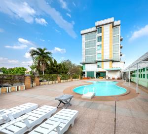 Πισίνα στο ή κοντά στο SHIN Hotel V-ONE Korat