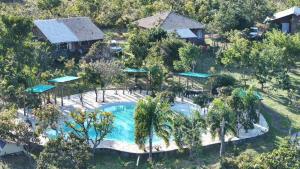 an aerial view of a swimming pool at a resort at Pousada Refúgio da Serra in Pirenópolis
