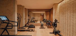 Posilňovňa alebo fitness centrum v ubytovaní PURO Warszawa Stare Miasto