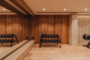 Posilňovňa alebo fitness centrum v ubytovaní PURO Warszawa Stare Miasto