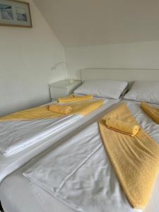 Una cama o camas en una habitación de Apartment Seemannsruh
