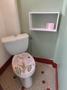 Ένα μπάνιο στο Maison à 3 chambres, rustique, fraîche, entretenue, 15' zoo beauval commerces pharmacie route médiane +42 φωτογραφίες