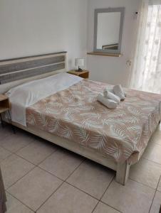 A bed or beds in a room at Eirinis home
