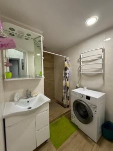 a bathroom with a washing machine and a sink at Апартаменти в парку in Uman