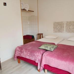 Postel nebo postele na pokoji v ubytování Gîte la Source - 85 m2 & terrasse privée