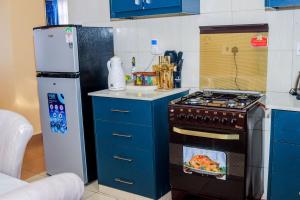 Kuchyň nebo kuchyňský kout v ubytování Executive 3 Bedrooms Apartment + 7 fotografií