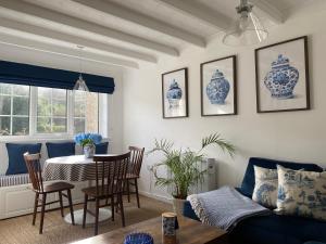 Χώρος καθιστικού στο Garden Flat in West Lulworth