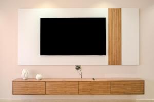 TV/Unterhaltungsangebot in der Unterkunft Luxury 2BD in Prestigia Jade with Pool and Golf View