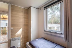 Ένα ή περισσότερα κρεβάτια σε δωμάτιο στο Mobil Home 151 +19 φωτογραφίες