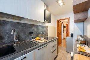 Køkken eller tekøkken på Montagne E Coccole - Happy Rentals