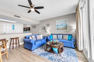 Et opholdsområde på Stunning Ocean & Sunset Views, Direct Beach Access with 2 King Bedrooms at Panama City Beach, Fl