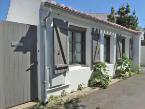 a house with a door and windows on it at Tulipe Saint Gilles Croix de Vie in Saint-Gilles-Croix-de-Vie +2 photos