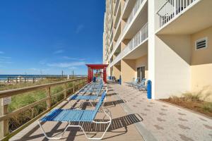 En balkon eller terrasse på Stunning Ocean & Sunset Views, Direct Beach Access with 2 King Bedrooms at Panama City Beach, Fl