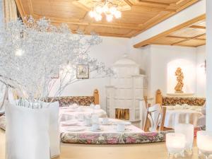 Postel nebo postele na pokoji v ubytování Hotel Magdalena Mayrhofen