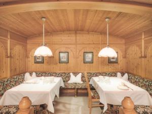 Postel nebo postele na pokoji v ubytování Hotel Magdalena Mayrhofen