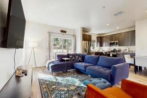 Kuchyň nebo kuchyňský kout v ubytování Peaks & Pines Bungalow