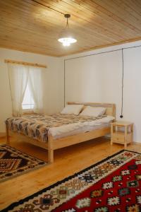 Ένα ή περισσότερα κρεβάτια σε δωμάτιο στο ROOM Miran's Guest house Ivanovka