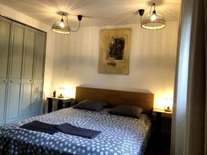 Ένα ή περισσότερα κρεβάτια σε δωμάτιο στο Appartement charmant à La Cadière-d'Azur, 68 m², jacuzzi +14 φωτογραφίες