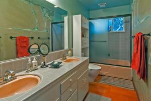 Bilik mandi di Oceanfront luxury wdramatic views - 30 day rental minimum +6 gambar