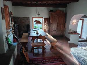 Televízia a/alebo spoločenská miestnosť v ubytovaní Pulica Holiday Home