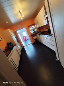 an overhead view of a kitchen with a pink chair at Ferienwohnung Landblick in Pirmasens