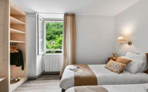 Ein Bett oder Betten in einem Zimmer der Unterkunft Logis Hôtel Etchemaïté