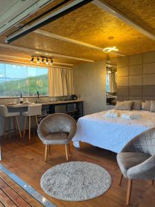 a bedroom with a bed and a sink and a table at Cabana bela vista in Cunha