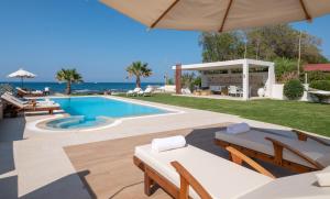 Πισίνα στο ή κοντά στο Hersonissos Beach Villa +69 φωτογραφίες